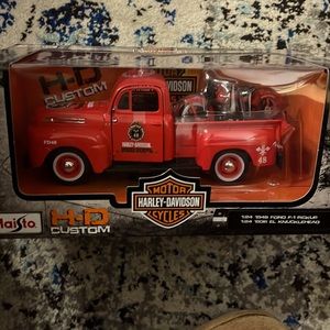 NIB Maisto die cast truck